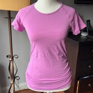 Athleta pink workout top. Short sleeve, size xs